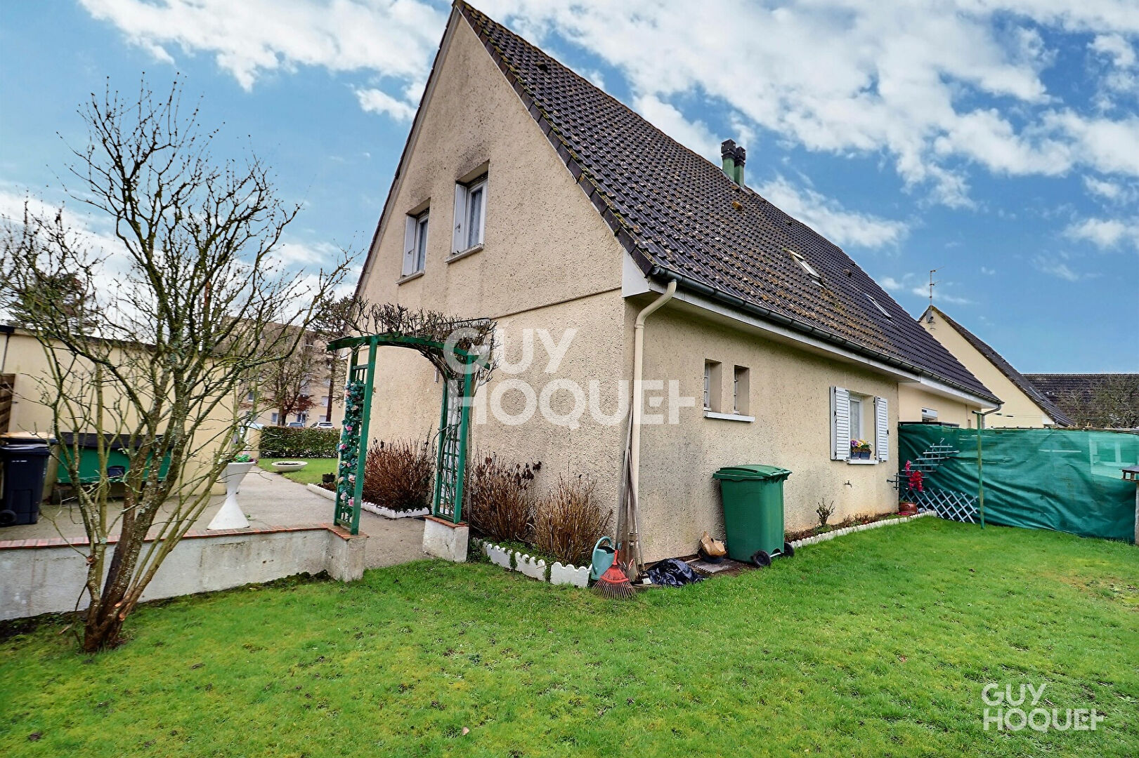 Bernay, commerces, transports et écoles à pied