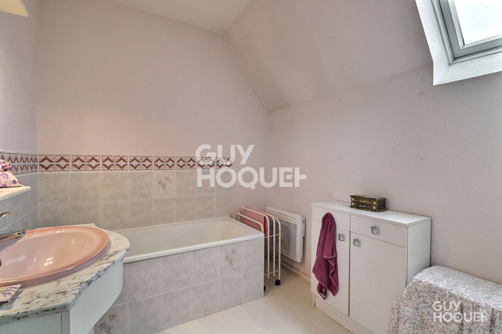 Bernay, commerces, transports et écoles à pied