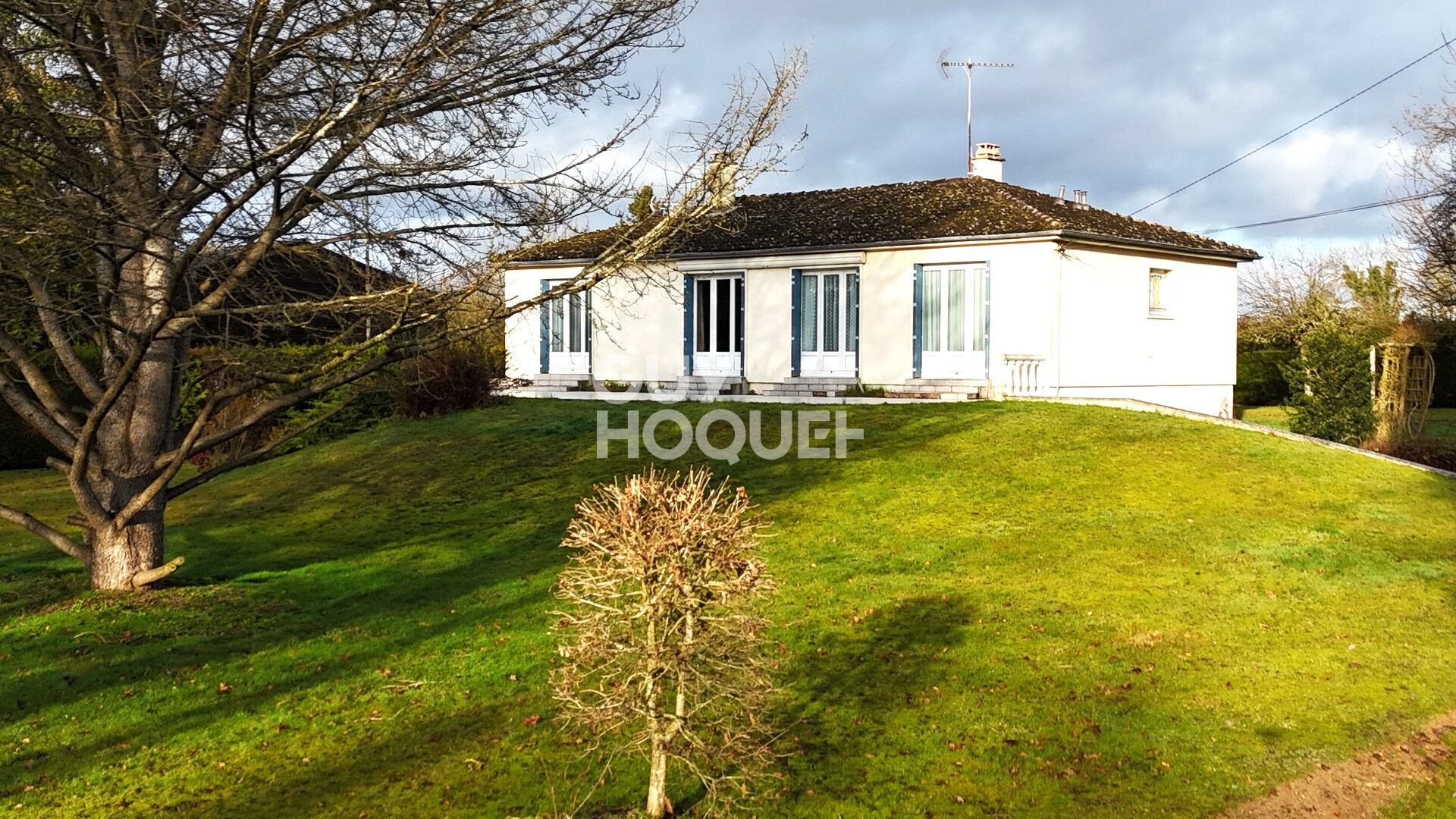 5 km de Bernay, dans un petit hameau , 6 minutes en voiture de la gare