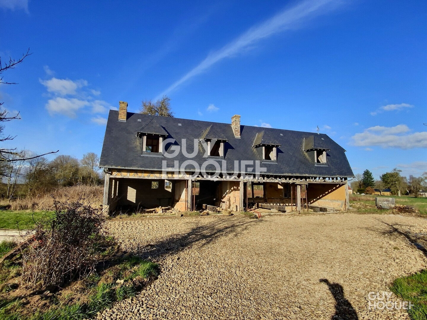 Maison à restaurer sur 2 hectares de terrain