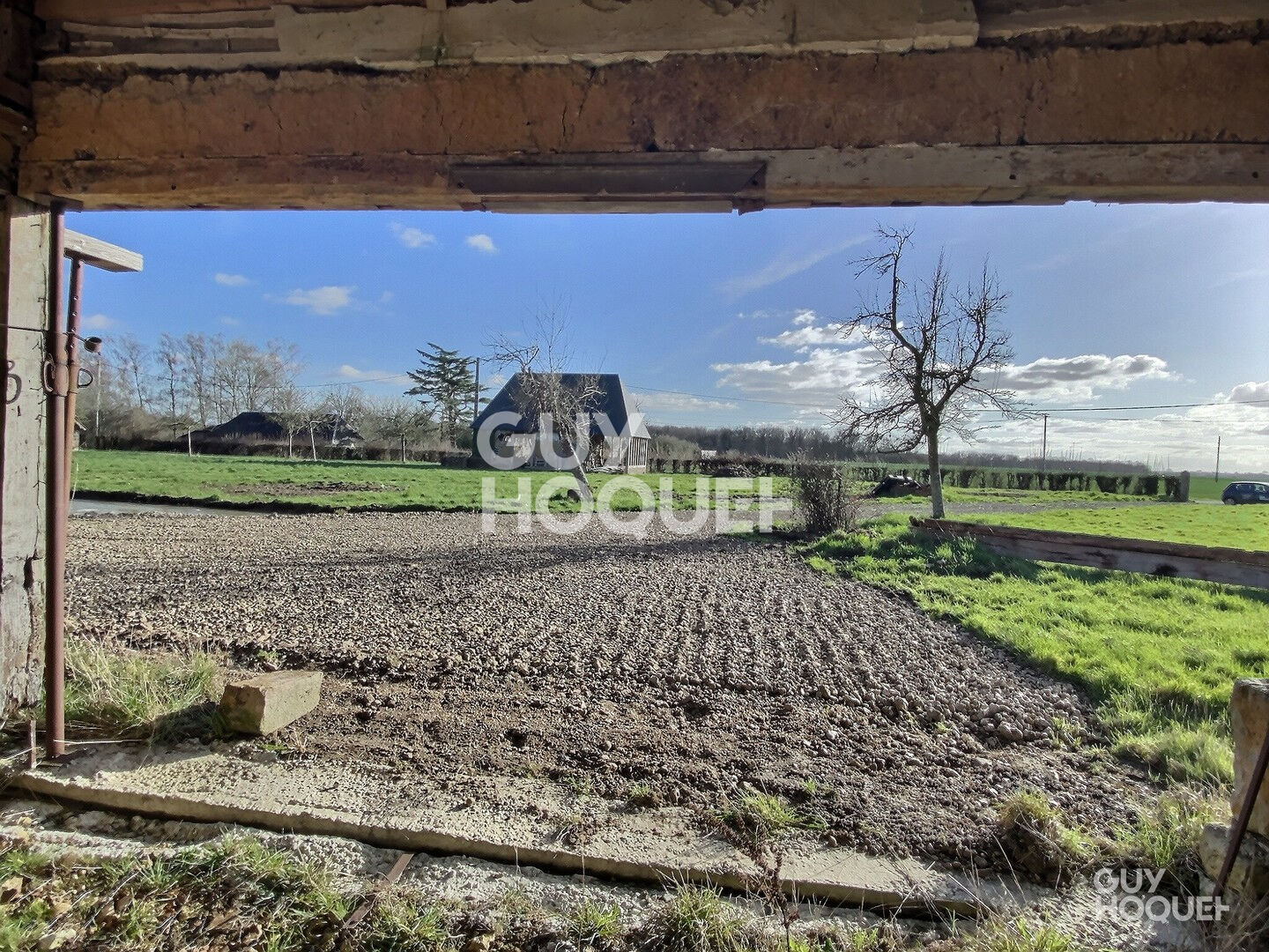 Maison à restaurer sur 2 hectares de terrain