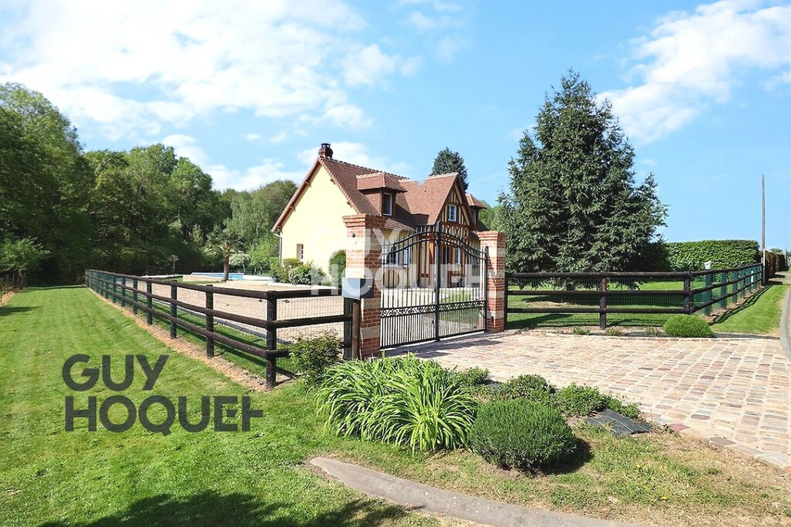 Maison traditionnelle dans un environnement agréable