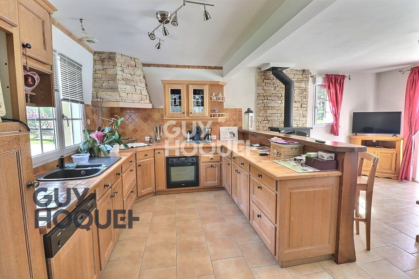 Maison traditionnelle dans un environnement agréable