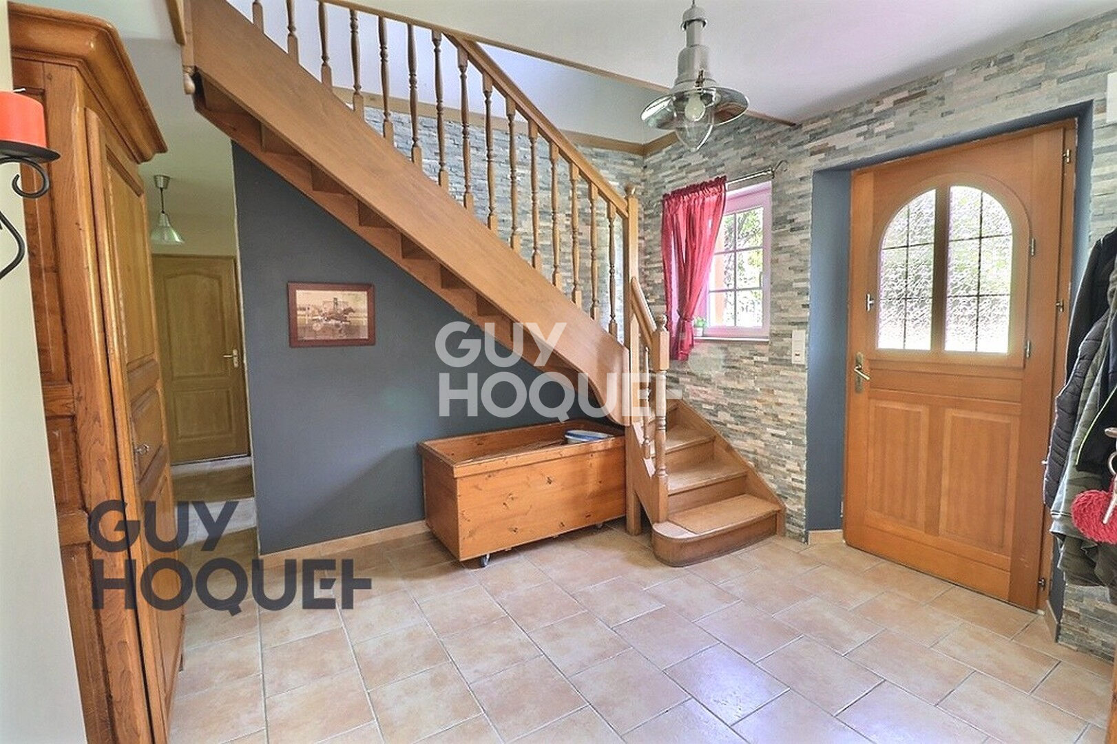 Maison traditionnelle dans un environnement agréable