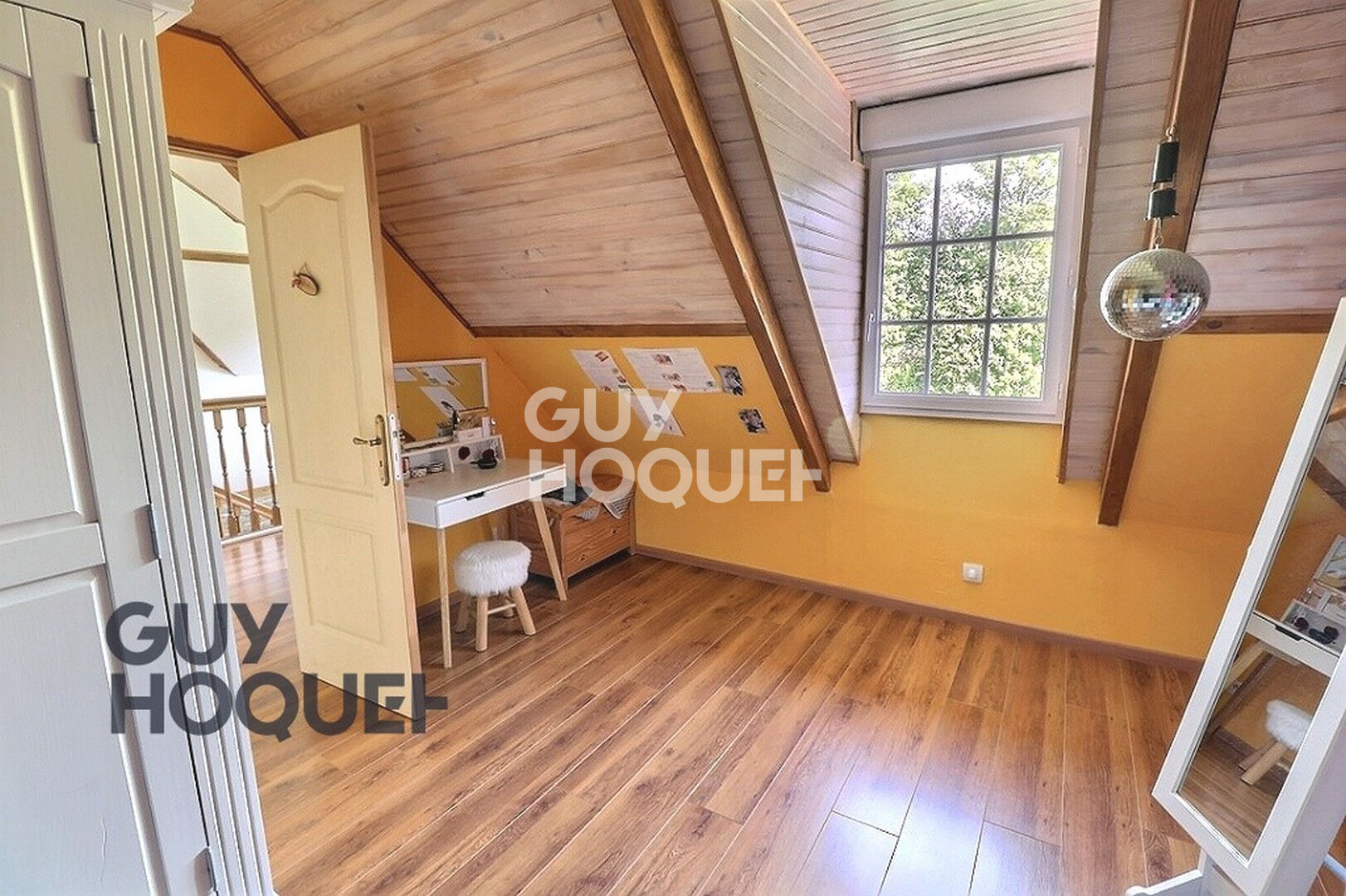 Maison traditionnelle dans un environnement agréable