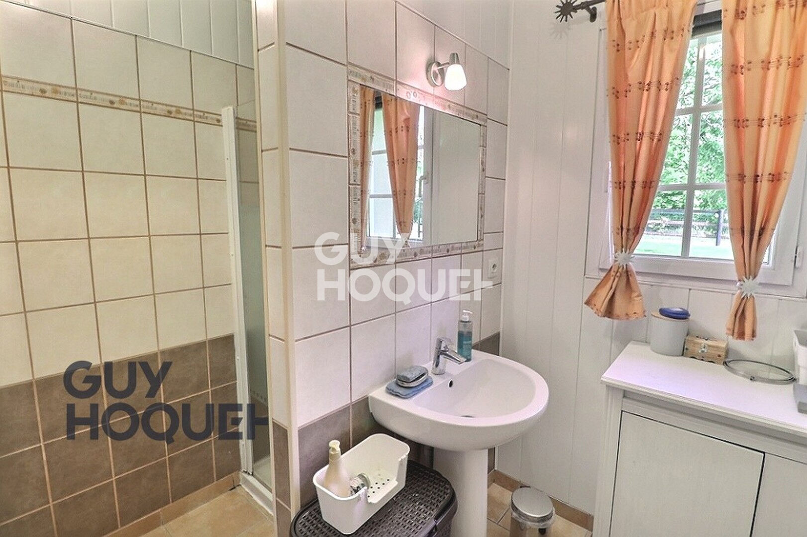 Maison traditionnelle dans un environnement agréable