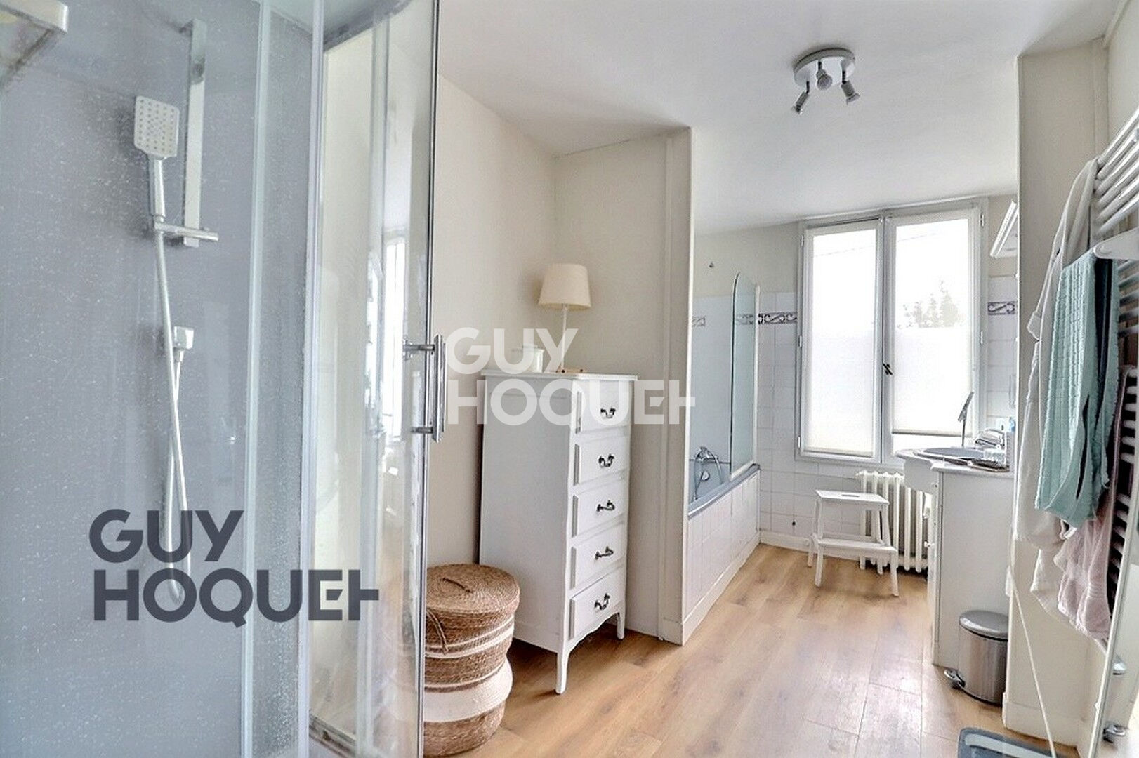 Ensemble immobilier au coeur de BERNAY
