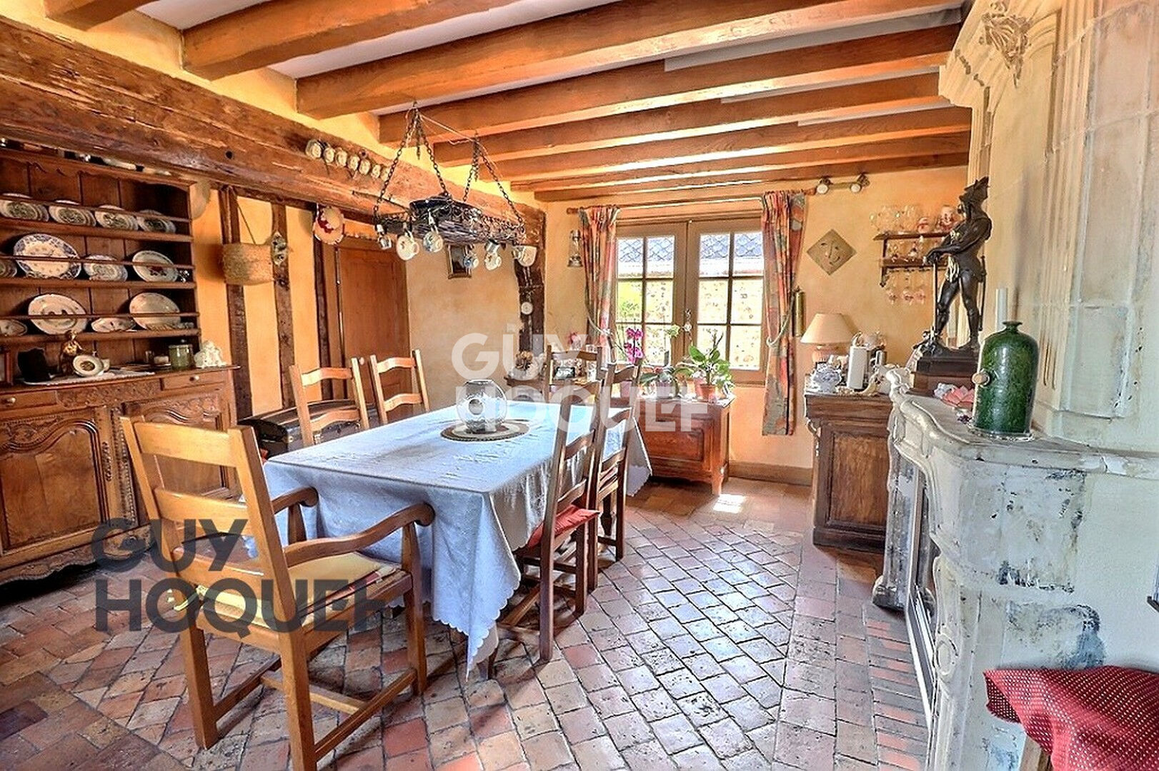 Mesnil en Ouche, proximité du château de Beaumesnil, tous commerces à pied.