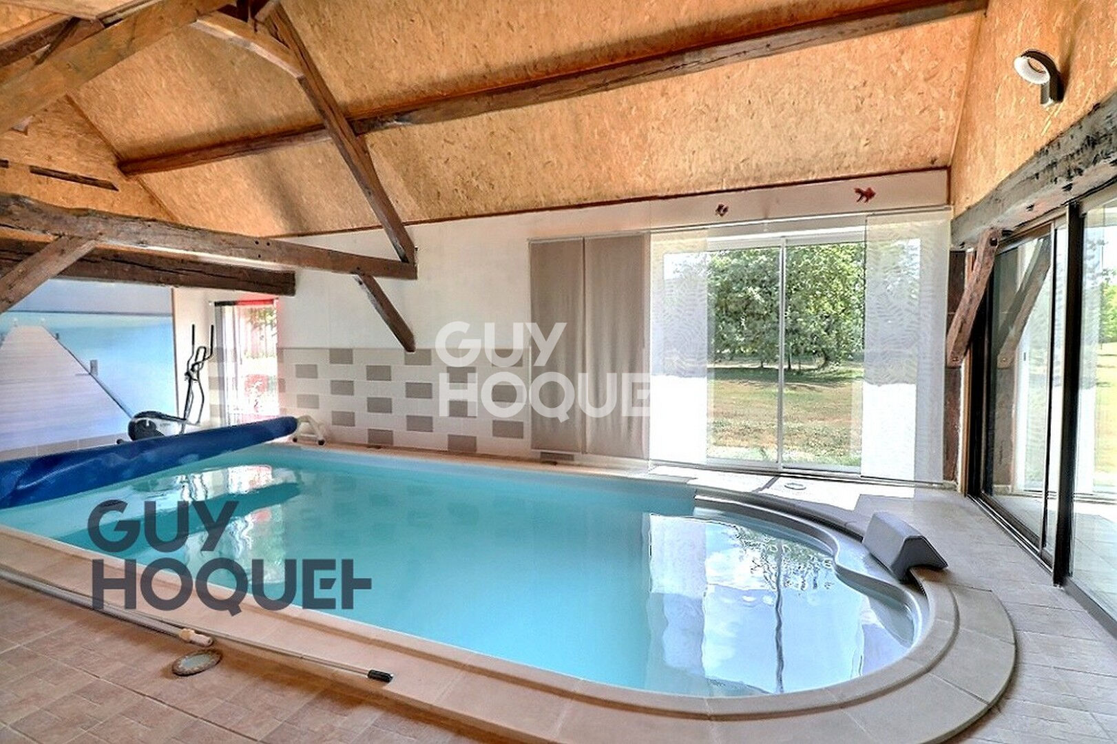 Mesnil en Ouche, proximité du château de Beaumesnil, tous commerces à pied.