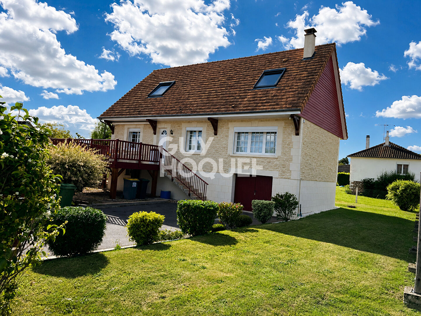 Menneval, Maison familiale de 4 chambres avec sous-sol complet.