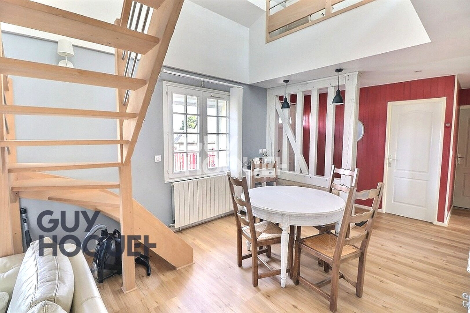 Menneval, Maison familiale de 4 chambres avec sous-sol complet.