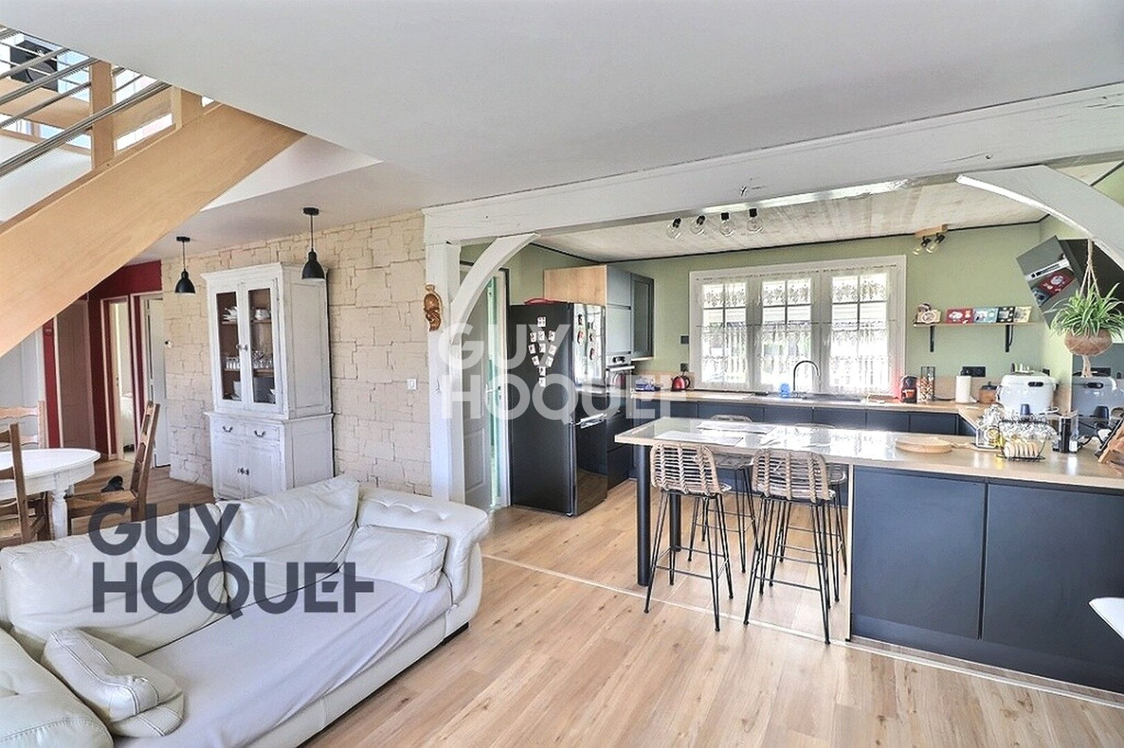 Menneval, Maison familiale de 4 chambres avec sous-sol complet.