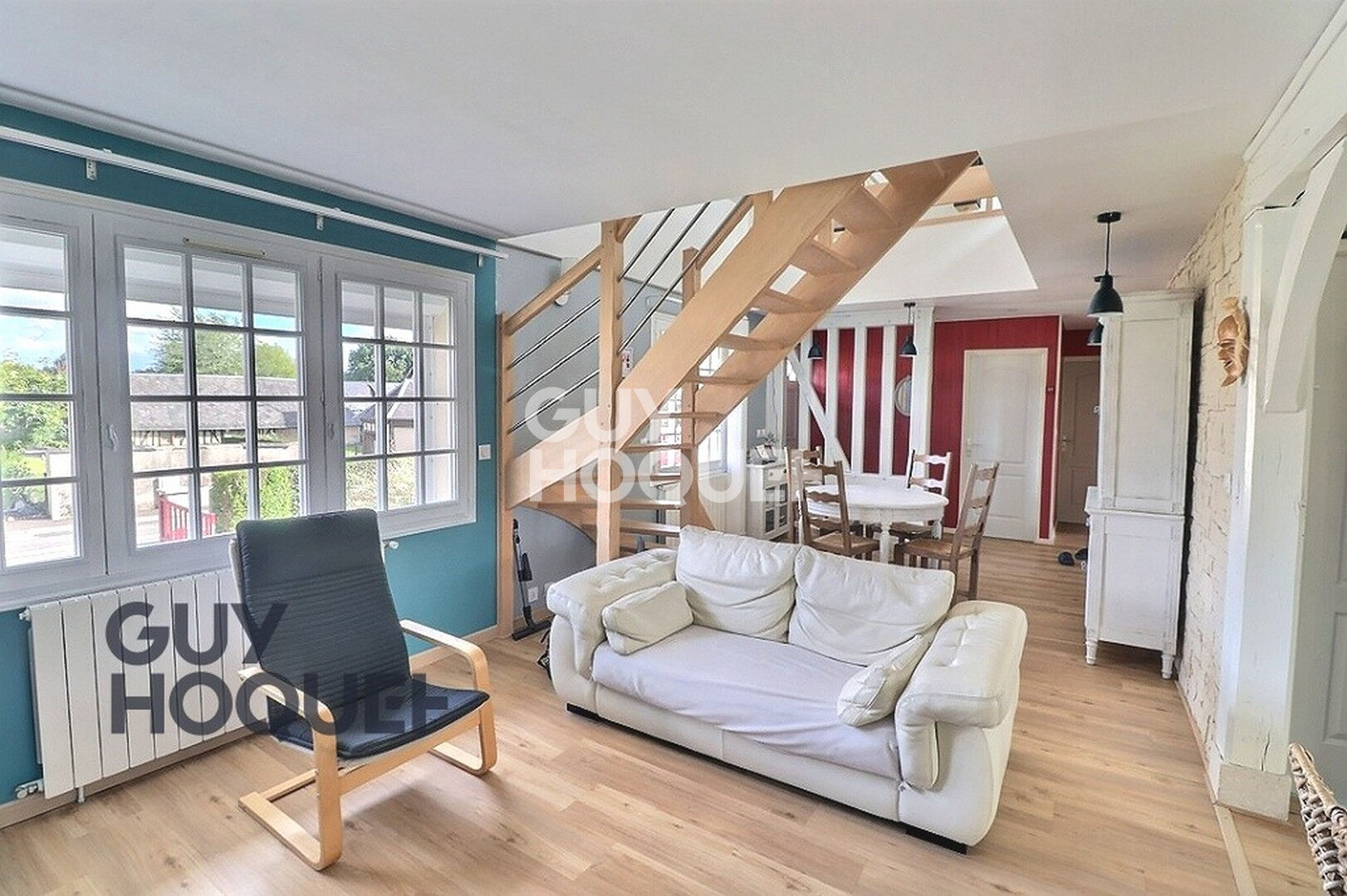 Menneval, Maison familiale de 4 chambres avec sous-sol complet.
