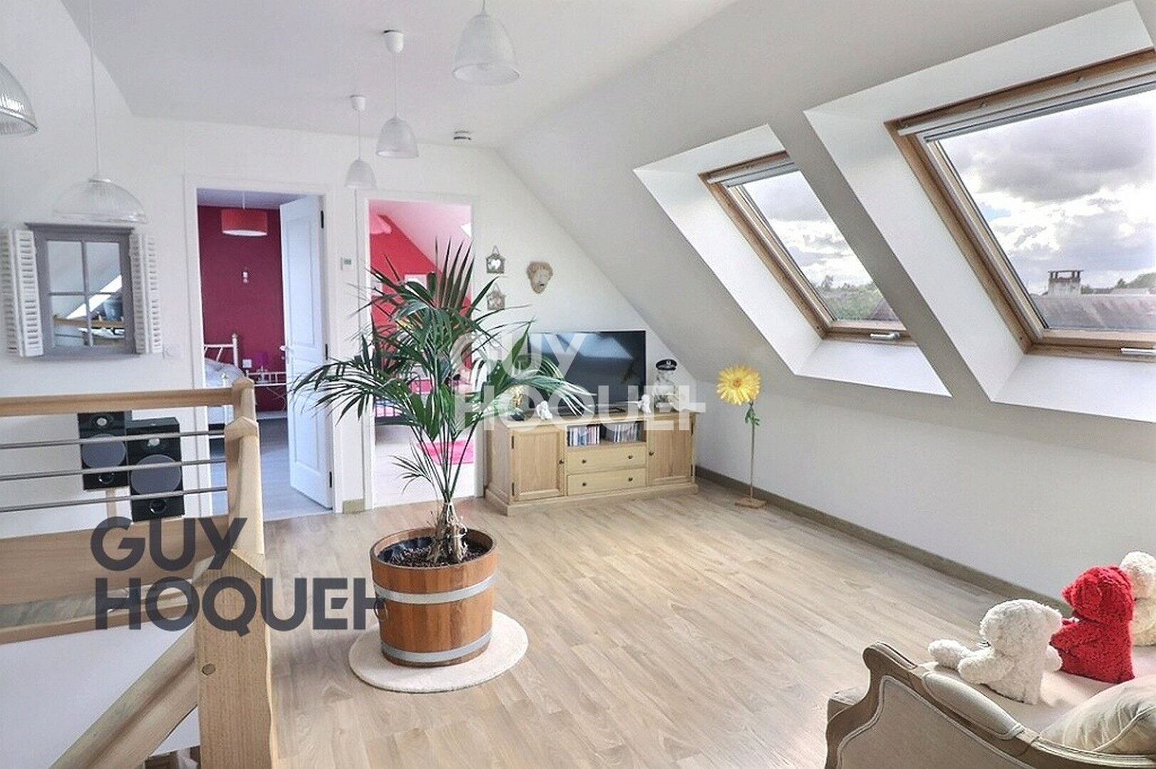 Menneval, Maison familiale de 4 chambres avec sous-sol complet.