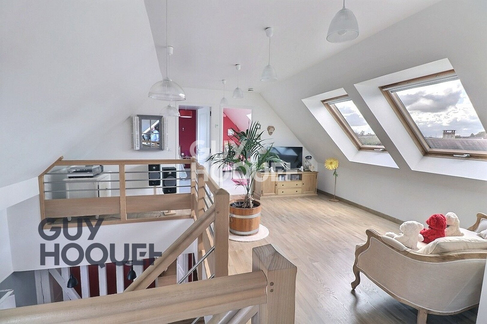 Menneval, Maison familiale de 4 chambres avec sous-sol complet.