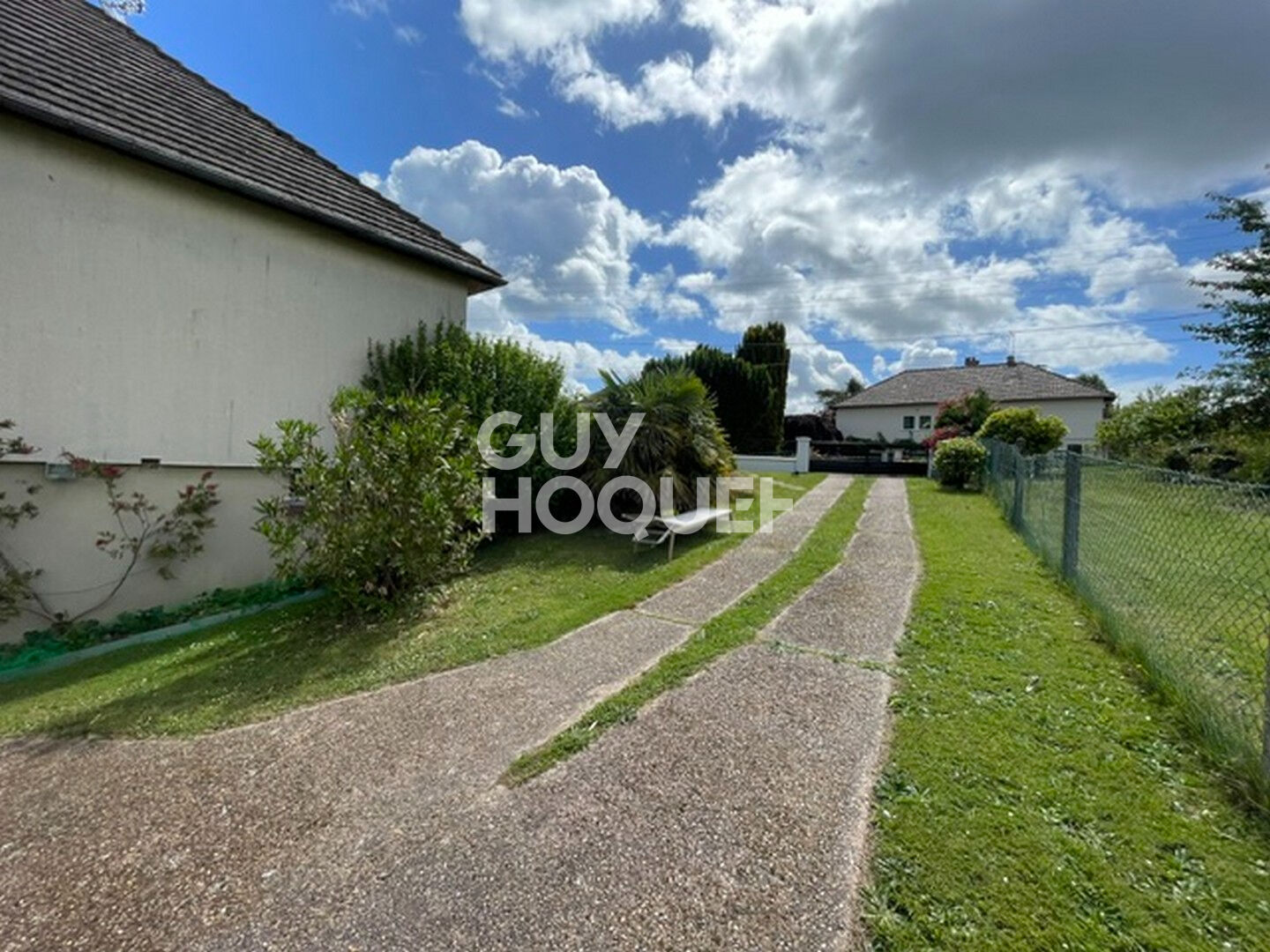 Bernay, tous les commerces à pied, très bel emplacement