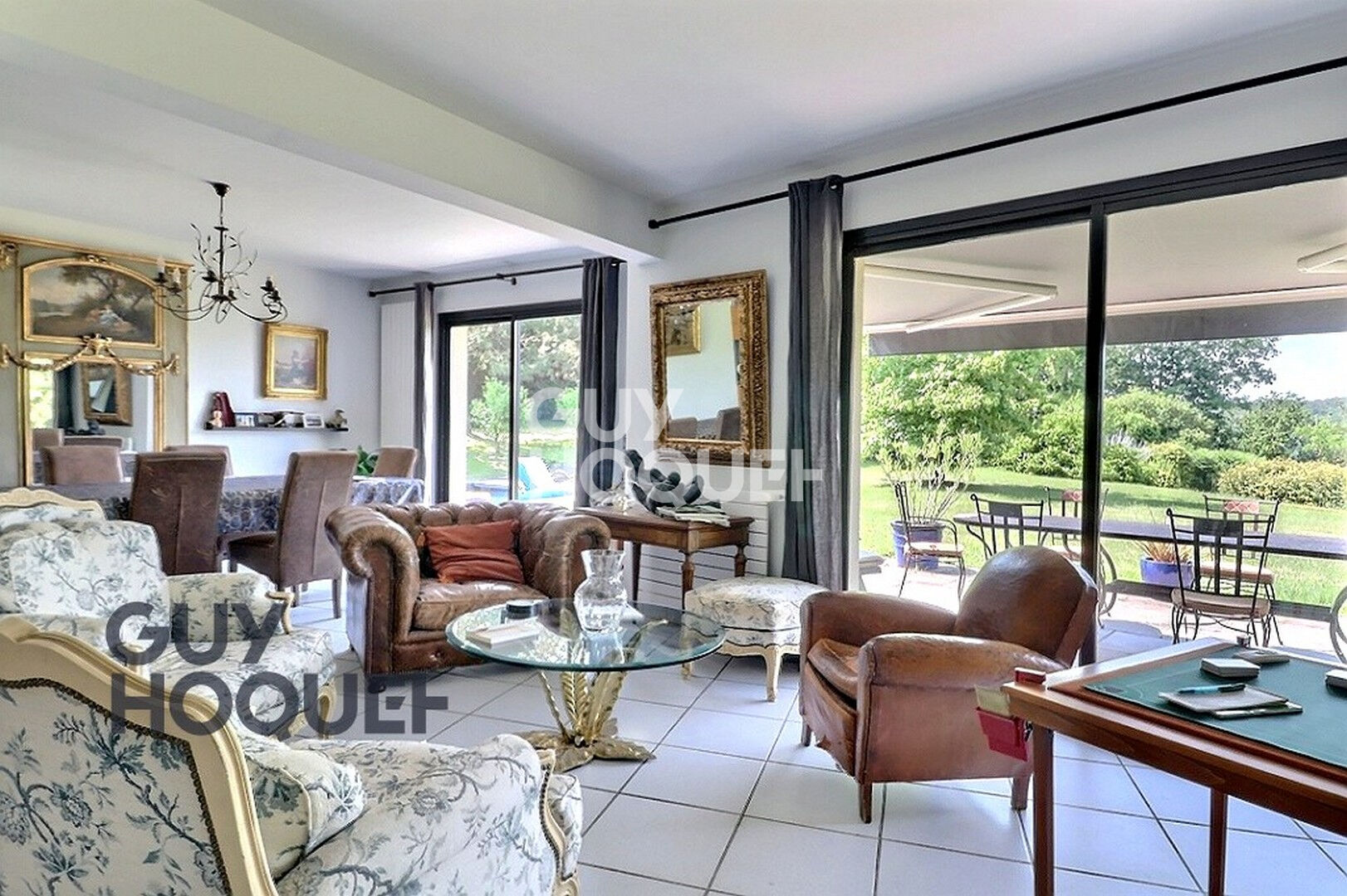 Maison Contemporaine avec piscine et jolie  vue dégagée