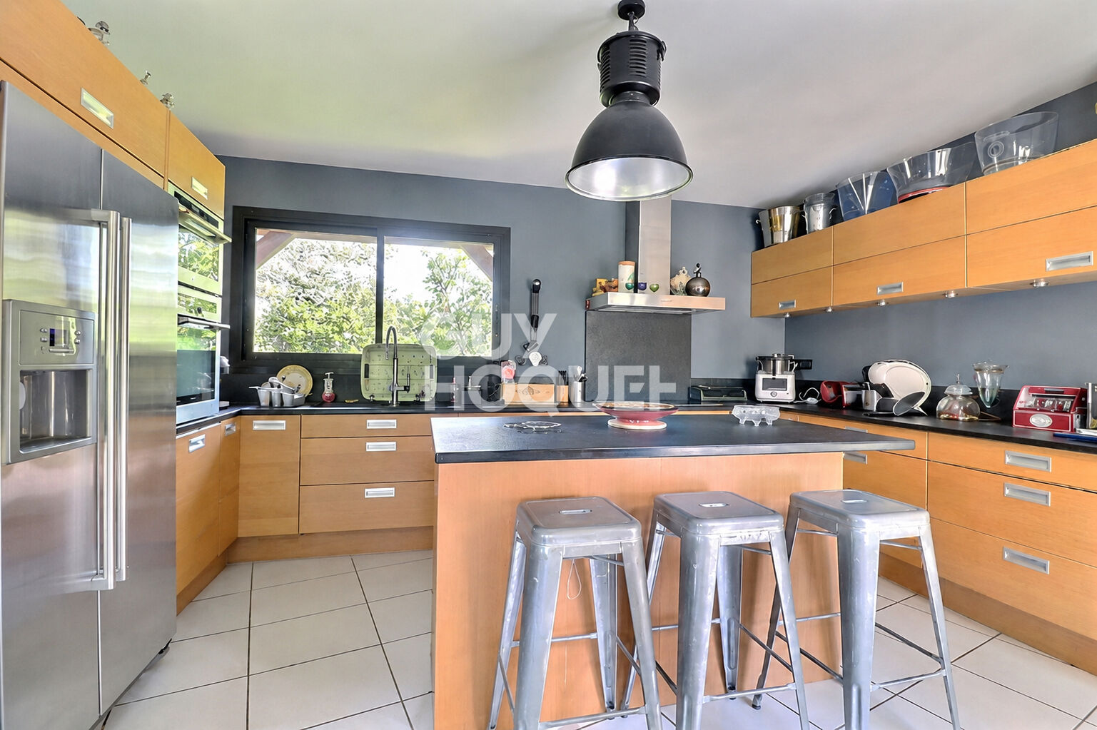 Maison Contemporaine avec piscine et jolie  vue dégagée