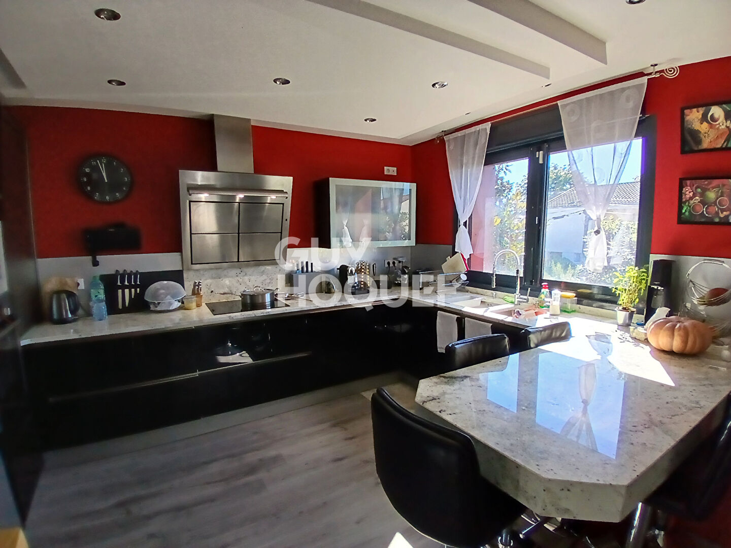 Élégante maison de 250 m² avec piscine, jardin paysagé et prestation haut de gamme !