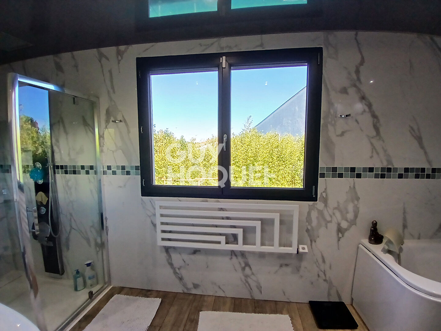 Élégante maison de 250 m² avec piscine, jardin paysagé et prestation haut de gamme !