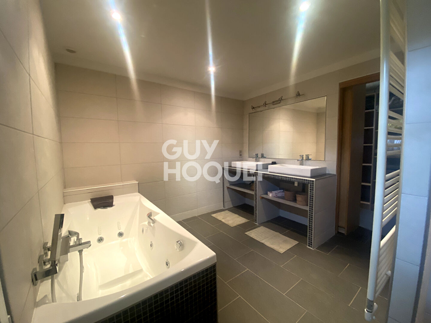 Exclusivité - Maison de 6 pièces, 242 m² - Un havre de paix au coeur du Gers