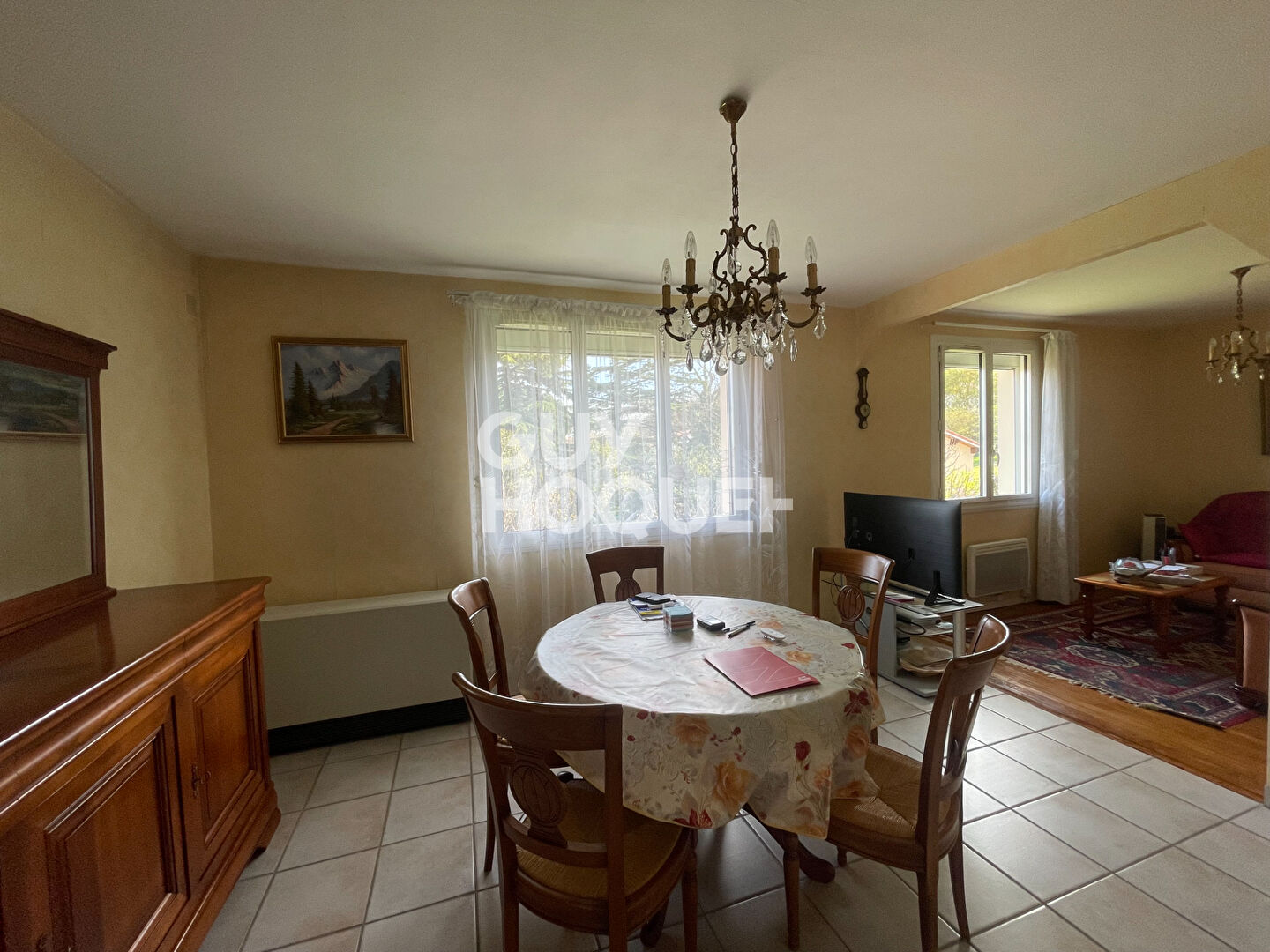 Maison familiale avec grand terrain et garage