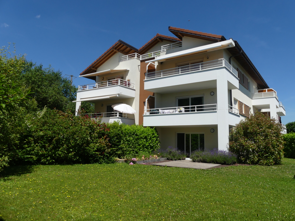 A Esery, Appartement 2 pièces RDC avec jardin de 250m2