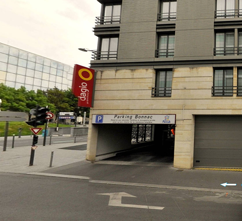 Place Gambetta : A LOUER Parking sécurisé