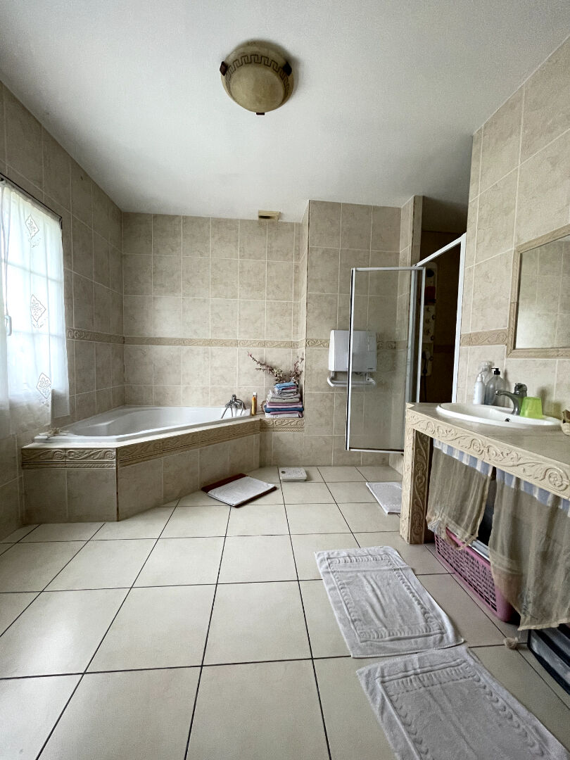 Maison Saint Andre De Cubzac 6 pièce(s) 182 m2