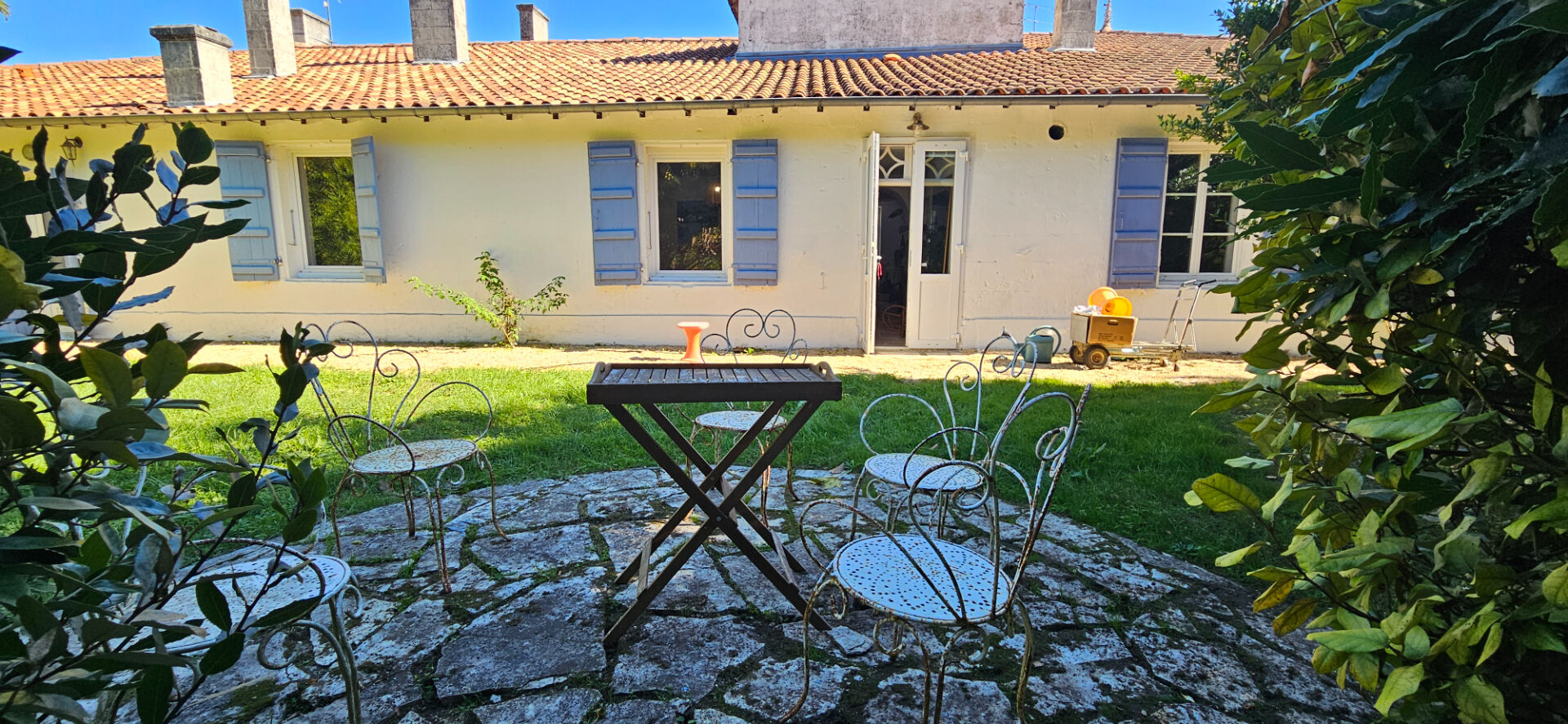 Grand Domaine 9 pièce(s) Saint-Dyzant-du-Gua 17240