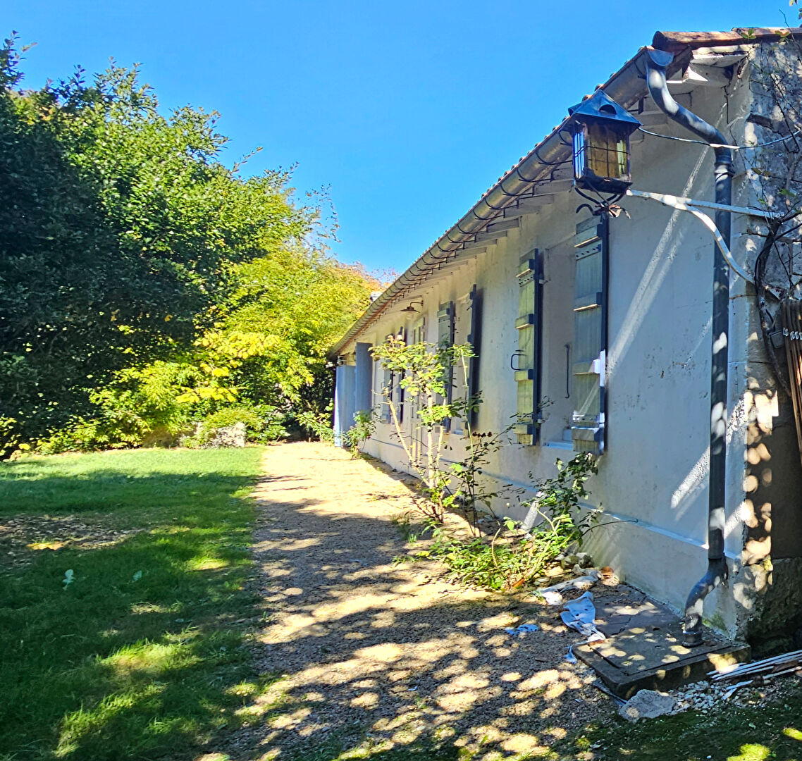 Grand Domaine 9 pièce(s) Saint-Dyzant-du-Gua 17240