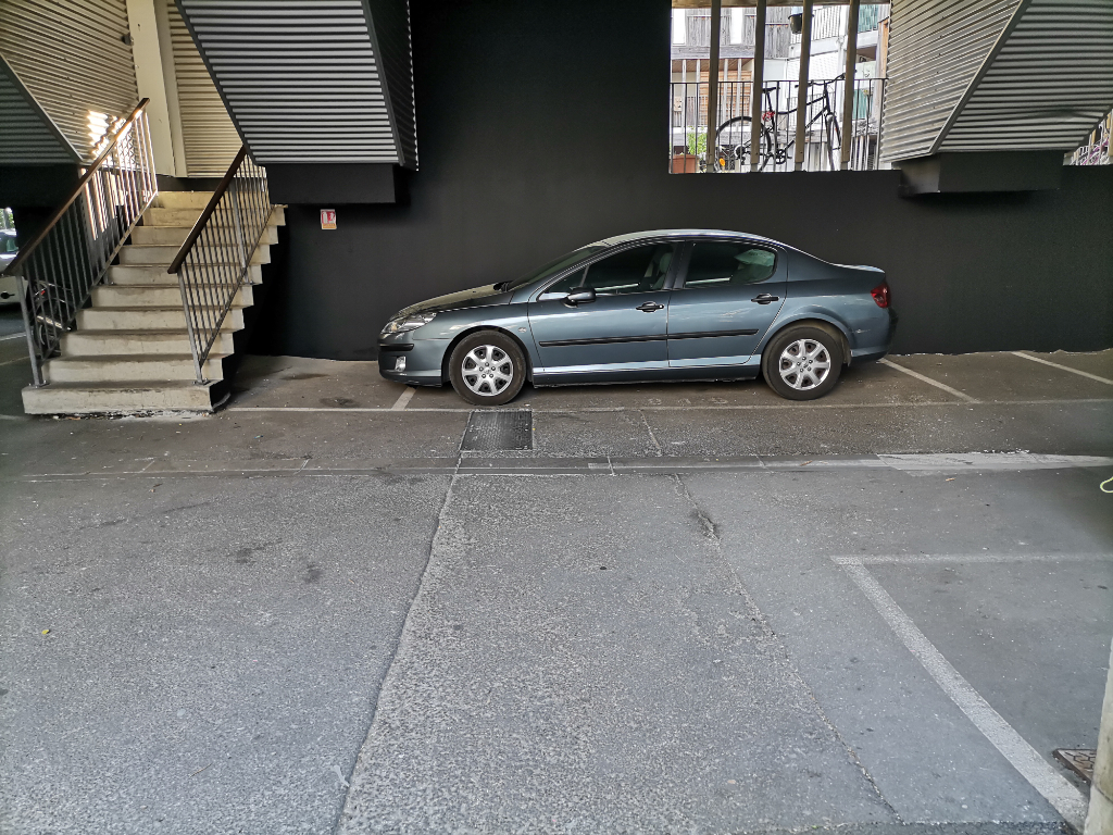 Place de parking couverte et sécurisée secteur Chartrons