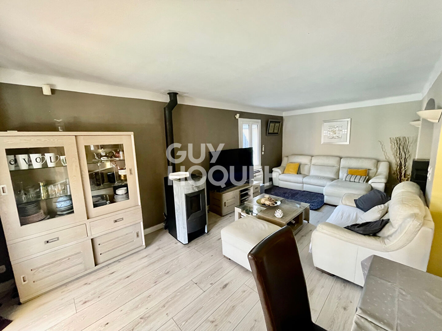 A Luynes, villa familiale  de 156 m2  sur terrain de 489 m2 avec piscine