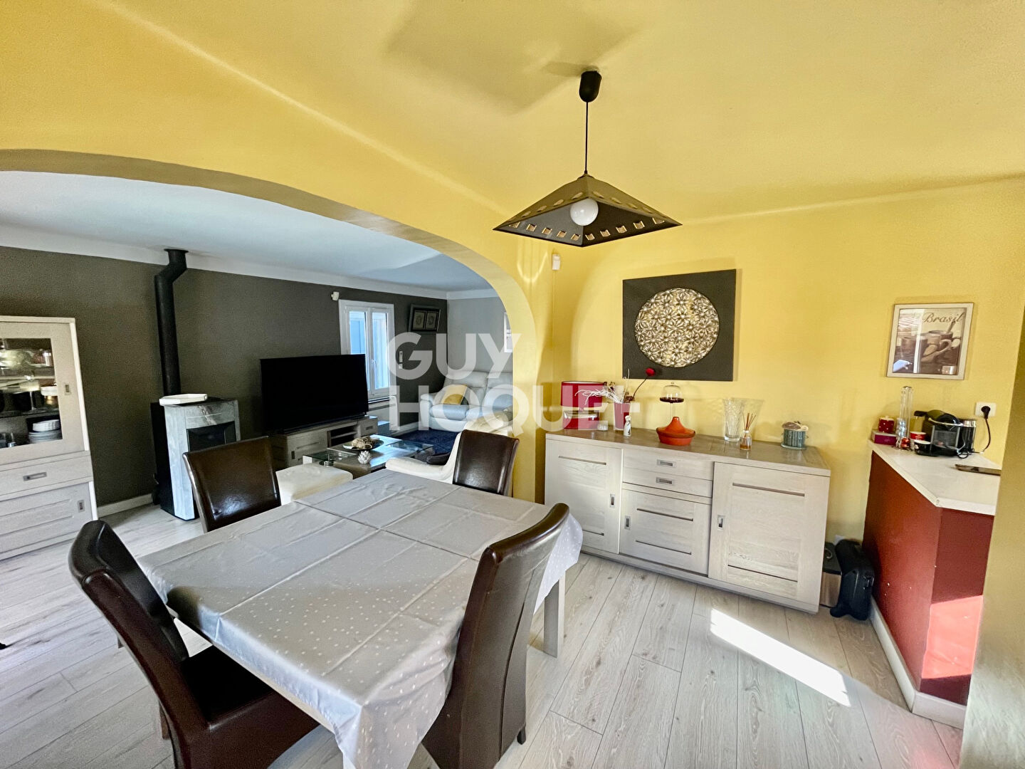 A Luynes, villa familiale  de 156 m2  sur terrain de 489 m2 avec piscine