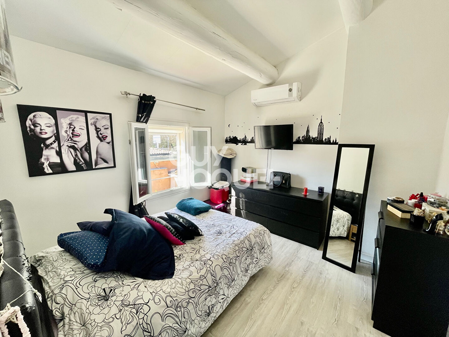 A Luynes, villa familiale  de 156 m2  sur terrain de 489 m2 avec piscine