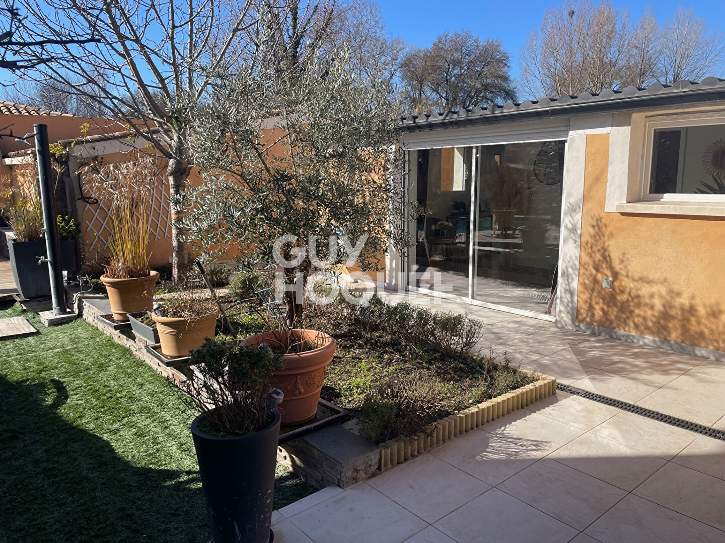 A Luynes, villa familiale  de 156 m2  sur terrain de 489 m2 avec piscine