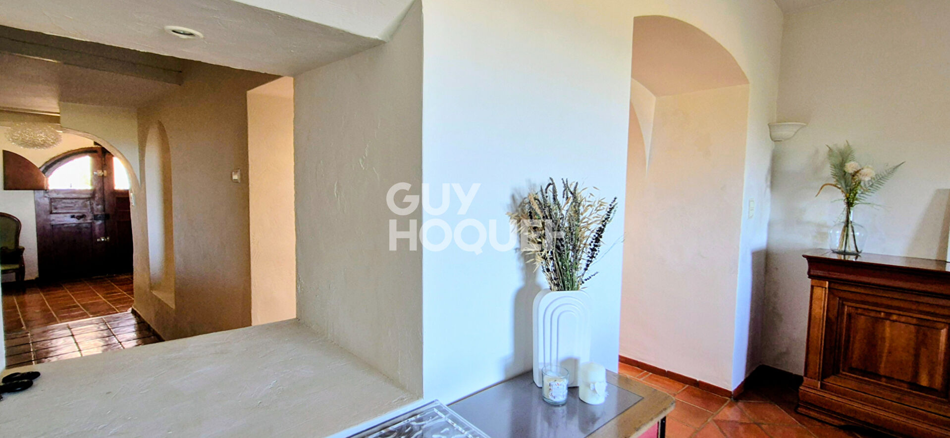 Aix en Provence -Demeure en pierres de 200 m2 env avec vue panoramique sur le pays d'Aix, extérieur et double garage