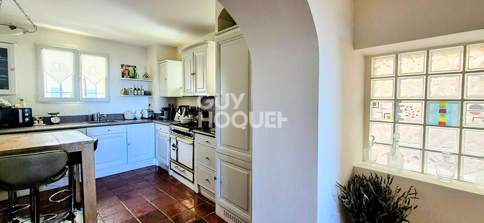 Aix en Provence -Demeure en pierres de 200 m2 env avec vue panoramique sur le pays d'Aix, extérieur et double garage