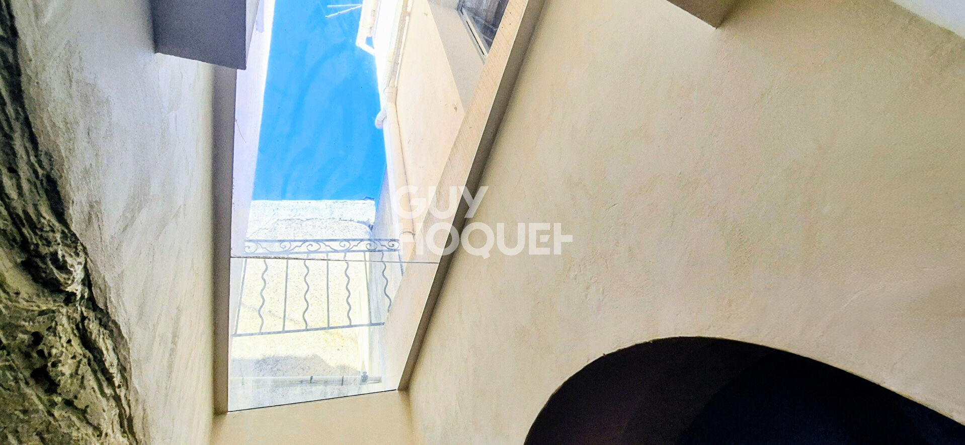 Aix en Provence -Demeure en pierres de 200 m2 env avec vue panoramique sur le pays d'Aix, extérieur et double garage