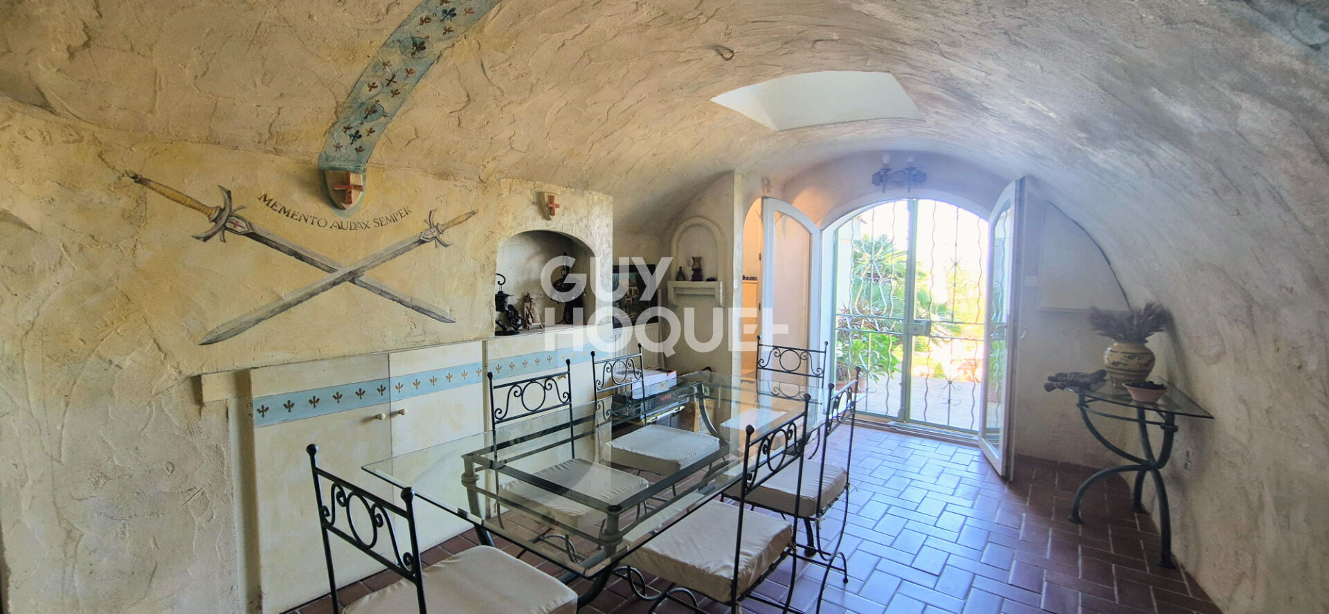 Aix en Provence -Demeure en pierres de 200 m2 env avec vue panoramique sur le pays d'Aix, extérieur et double garage