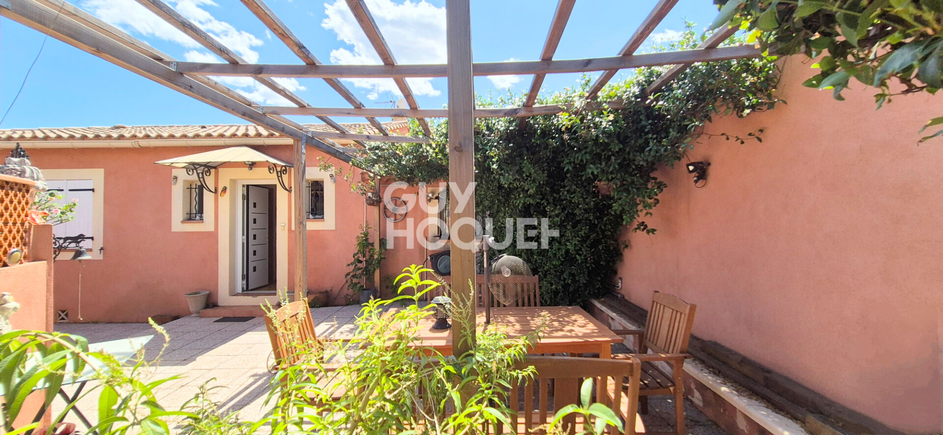 Luynes (13080), Maison de 130 m2 de plain pied  avec studio 24 m2, terrain de 536 m2 avec piscine