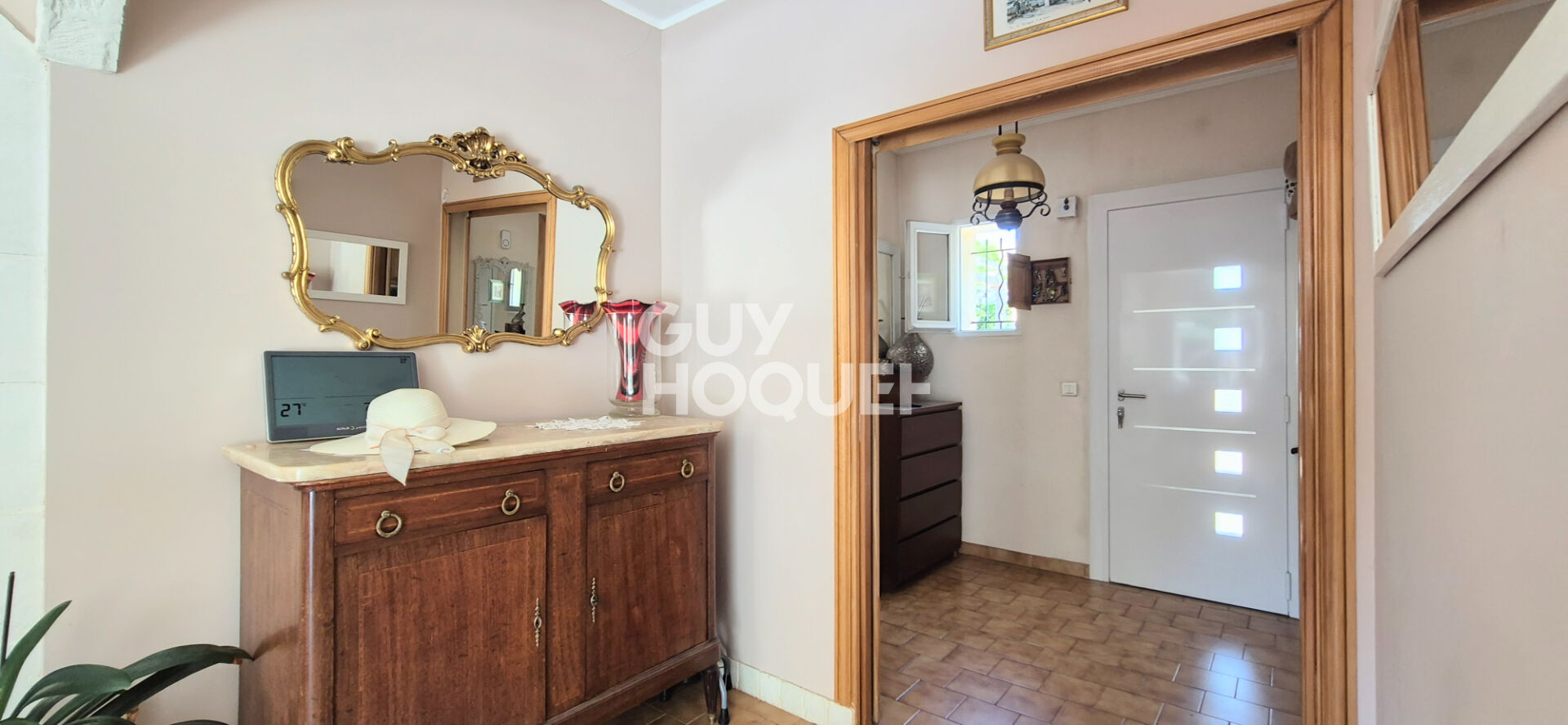 Luynes (13080), Maison de 130 m2 de plain pied  avec studio 24 m2, terrain de 536 m2 avec piscine