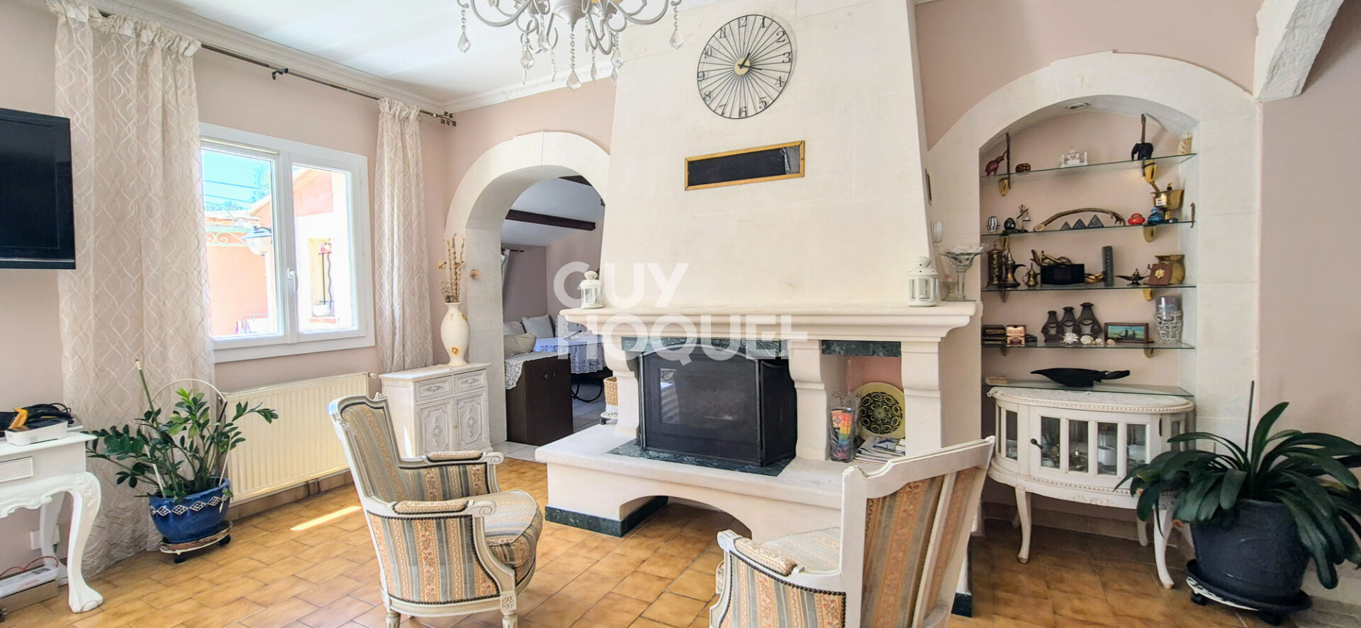 Luynes (13080), Maison de 130 m2 de plain pied  avec studio 24 m2, terrain de 536 m2 avec piscine