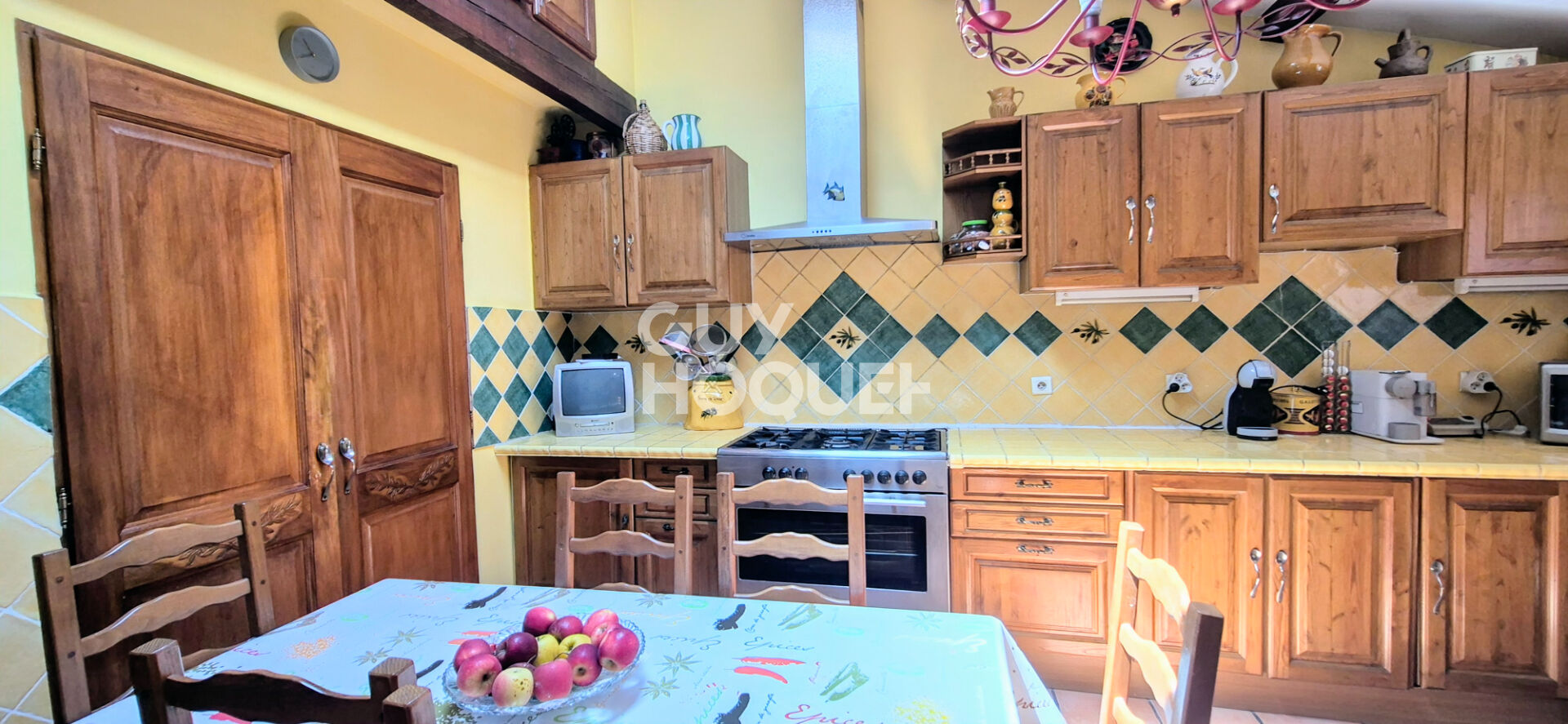 Luynes (13080), Maison de 130 m2 de plain pied  avec studio 24 m2, terrain de 536 m2 avec piscine