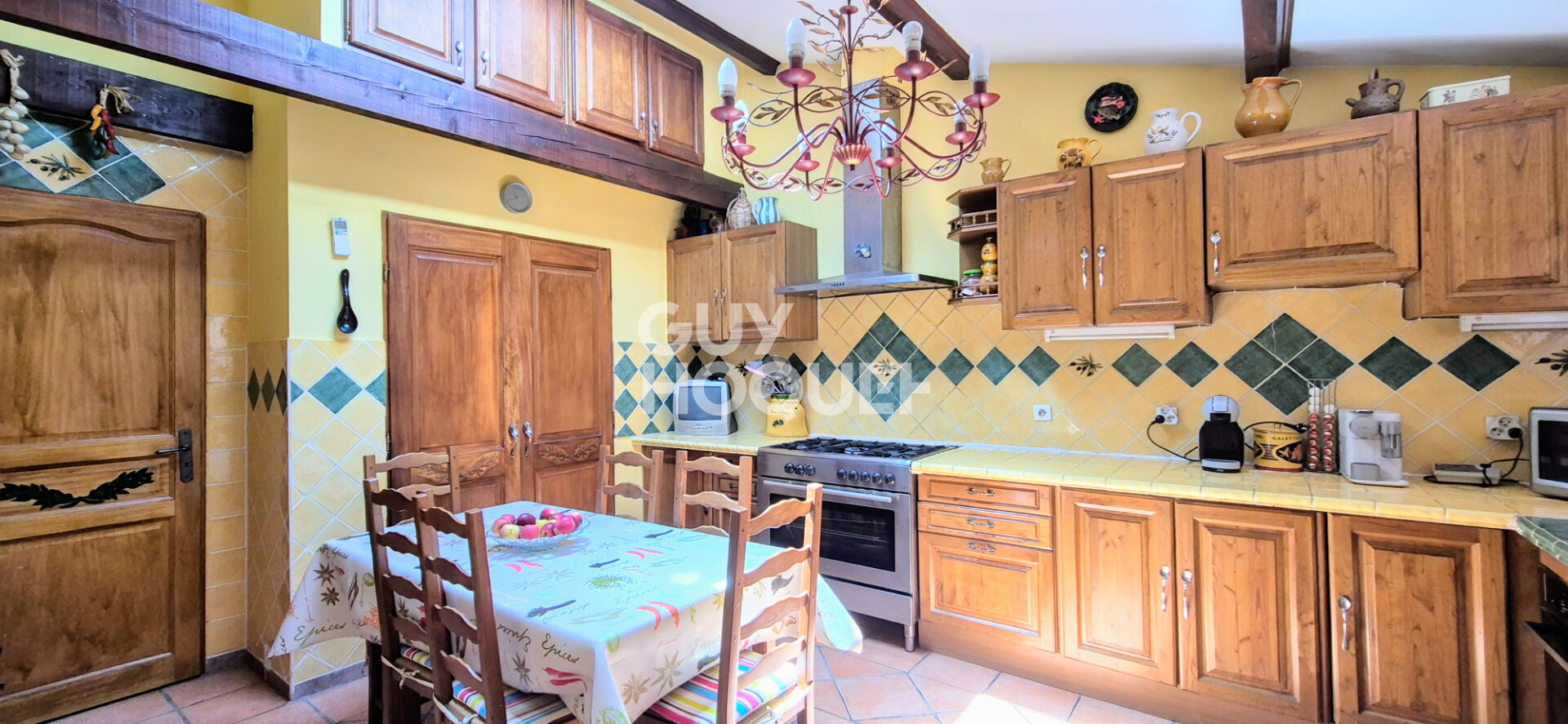 Luynes (13080), Maison de 130 m2 de plain pied  avec studio 24 m2, terrain de 536 m2 avec piscine