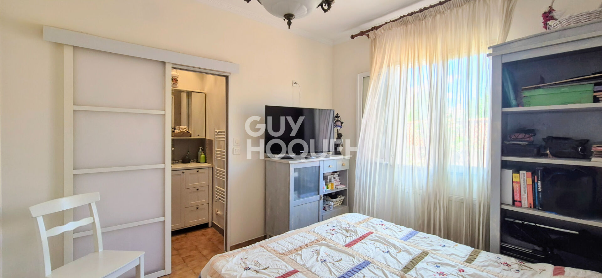 Luynes (13080), Maison de 130 m2 de plain pied  avec studio 24 m2, terrain de 536 m2 avec piscine