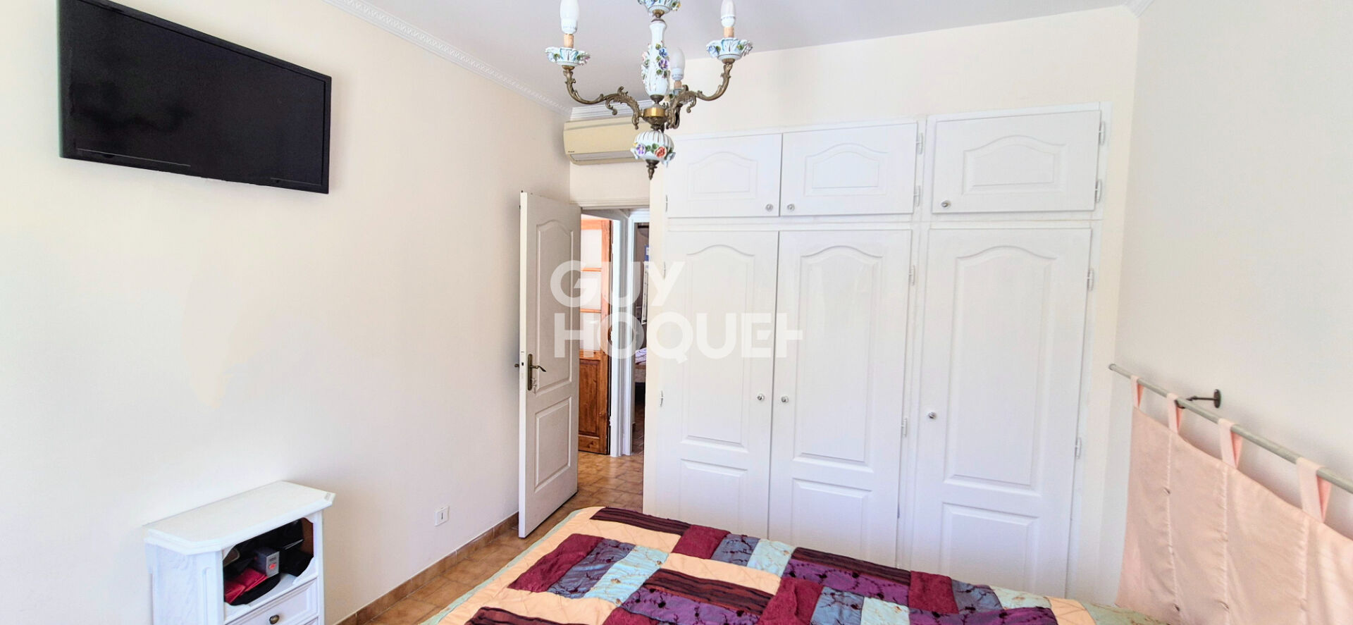 Luynes (13080), Maison de 130 m2 de plain pied  avec studio 24 m2, terrain de 536 m2 avec piscine