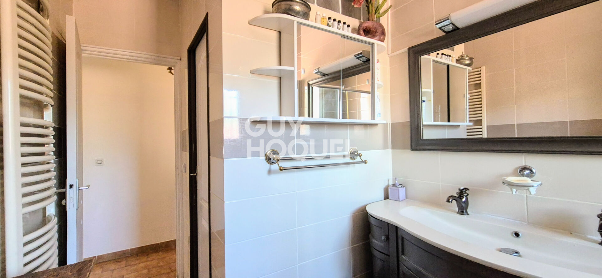 Luynes (13080), Maison de 130 m2 de plain pied  avec studio 24 m2, terrain de 536 m2 avec piscine