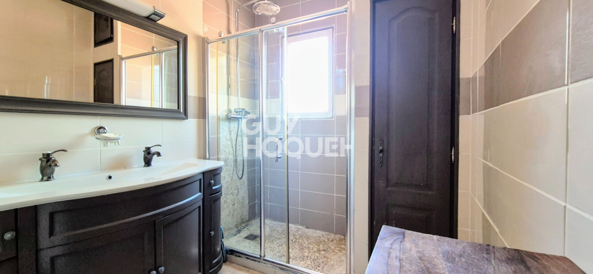 Luynes (13080), Maison de 130 m2 de plain pied  avec studio 24 m2, terrain de 536 m2 avec piscine