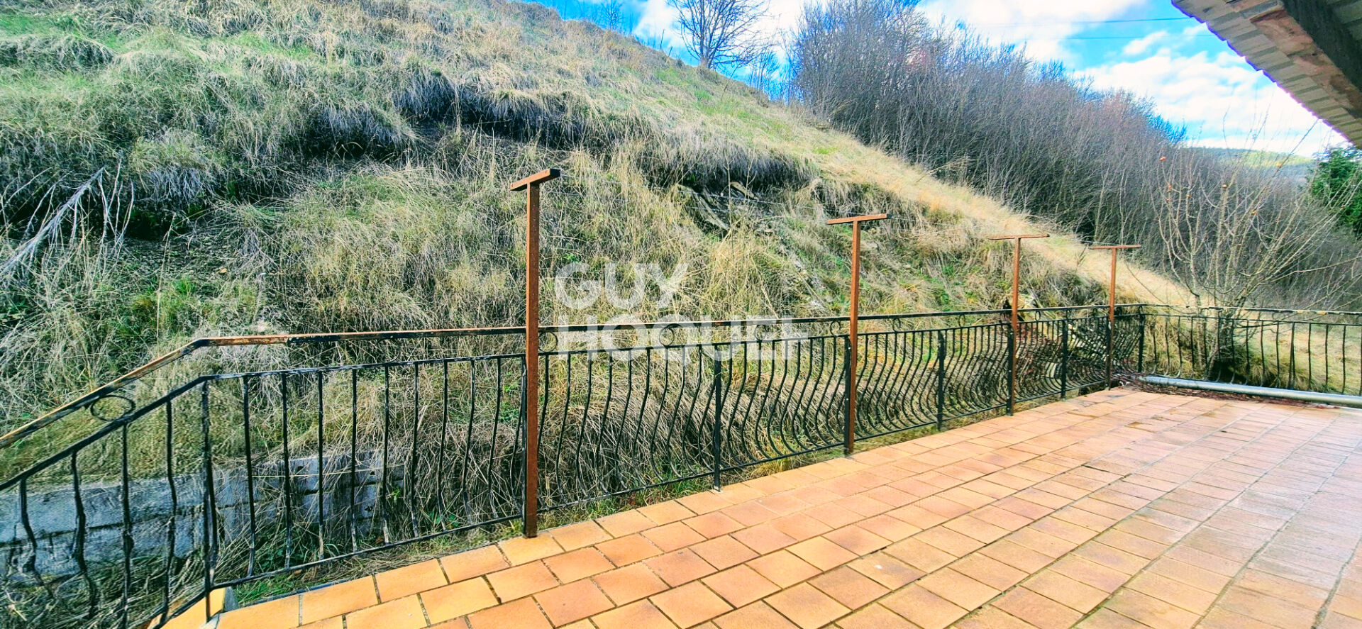 Maison familiale  Verdaches, offrant 2 logements 135 m2 sur terrain de 654 m2